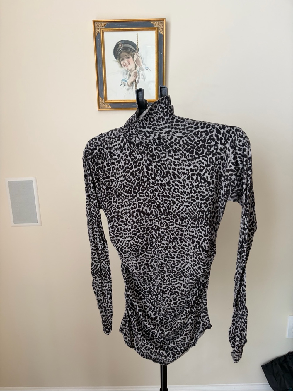 Y2K Moda International Gray Leopard Print Ruched Turtleneck Long Sleeve Top L
